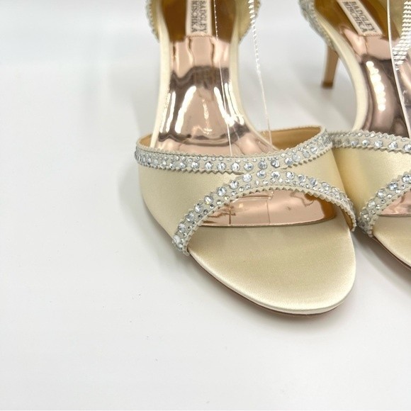Badgley Mischka Size 10‎ Jeweled Ivory Satin Dress Sandals Heels Pumps Shoes - Picture 4 of 14